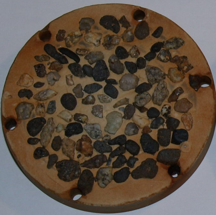 Модельные образцы дорожной поверхности, содержащие маленькие камни с гладкой поверхностью