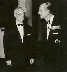 Президент Всемирной Федерации инженерных организаций А.Ю. Ишлинский и принц Филипп-герцог Эдинбургский (1991 г.)